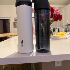 Owala White and Black Water Bottles set of 2